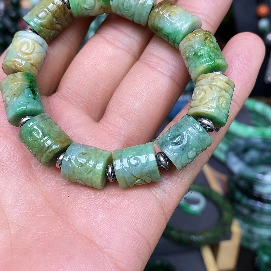 未镶嵌手链翡翠漂亮美眉是