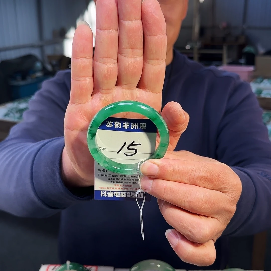 石英质玉（非洲翠）未镶嵌手镯