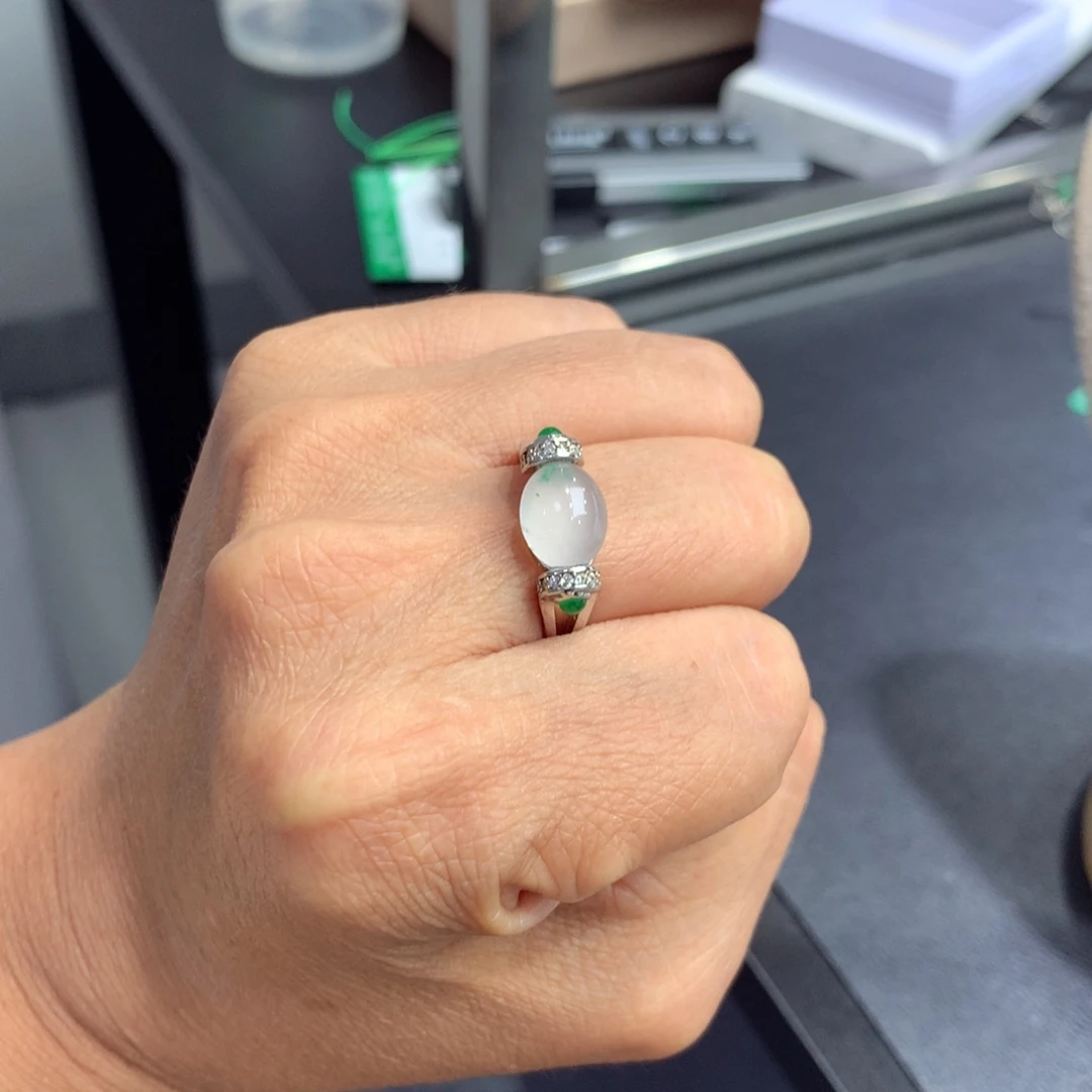 颈饰银S925镶嵌石英质玉（非洲翠）