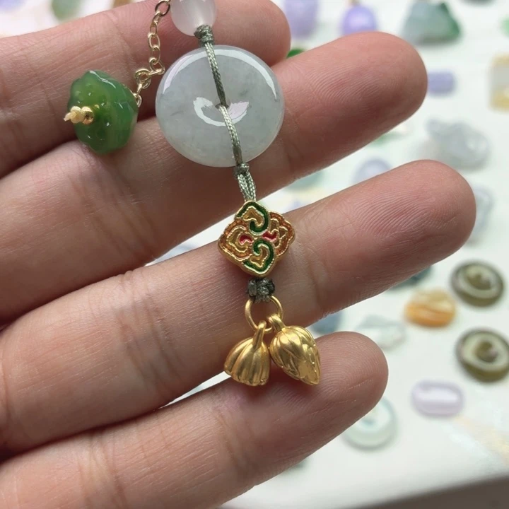 翡翠未镶嵌颈饰莲蓬平安扣