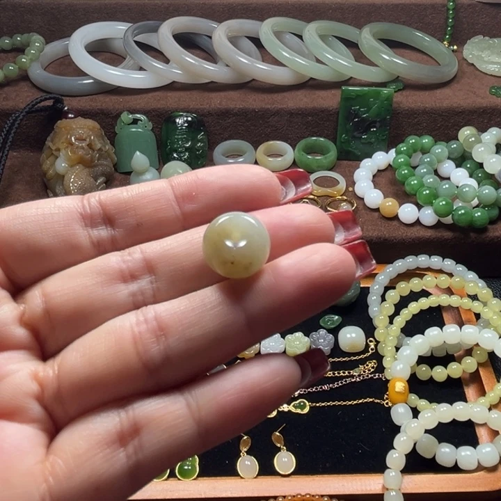 未镶嵌戒圈和田玉（翠青玉）