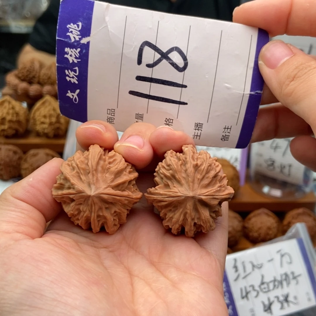 文玩核桃吊坠35四棱