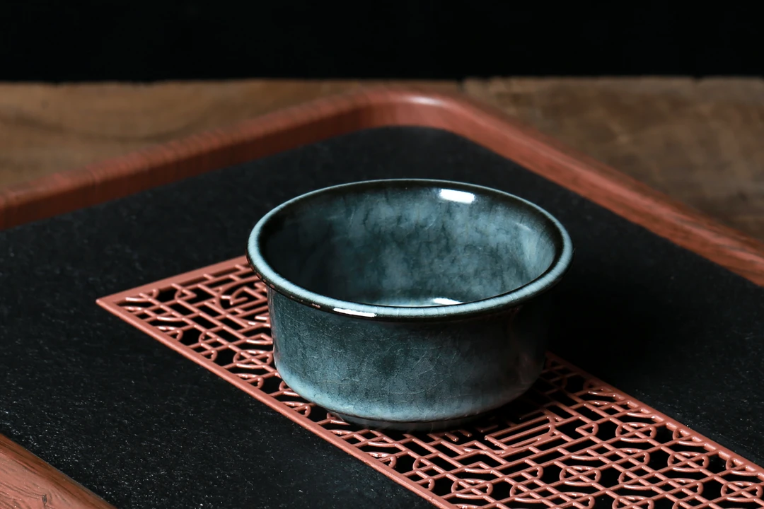 龙泉青瓷 铁胎哥窑马蹄杯 功夫茶杯 主人杯 哥窑