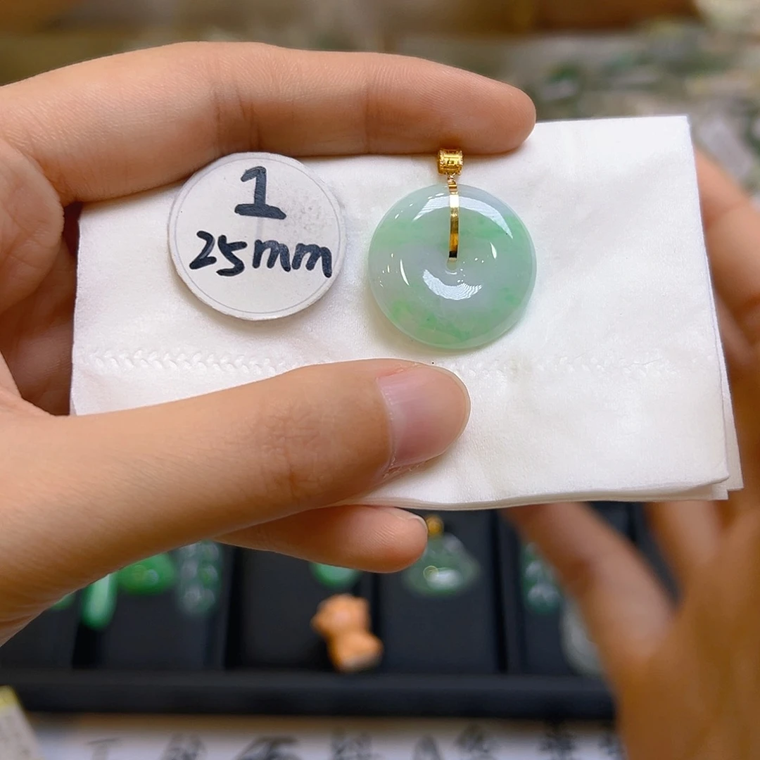 翡翠颈饰18K金镶嵌翡翠