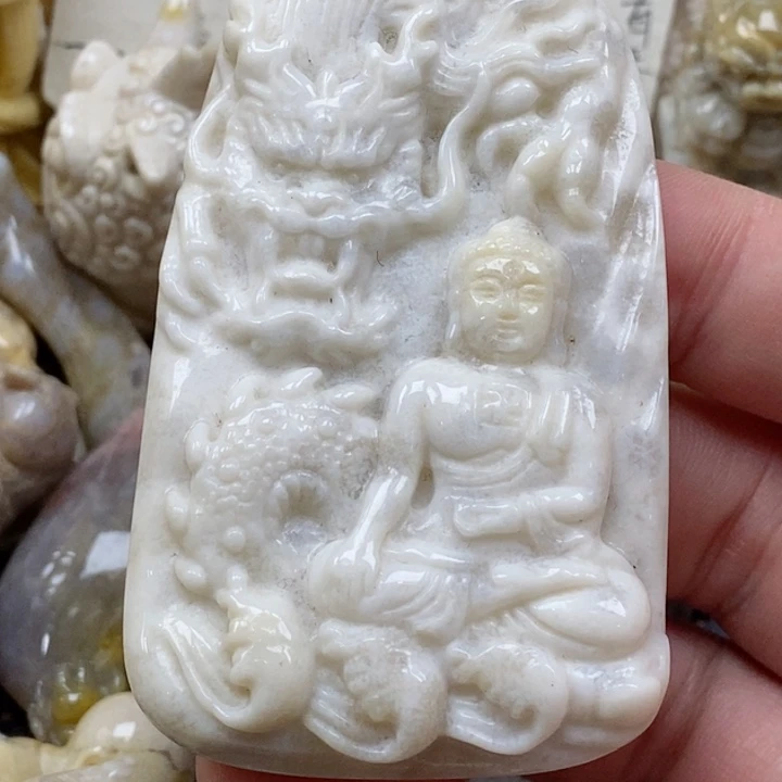 颈饰未镶嵌硅化珊瑚（珊瑚玉）