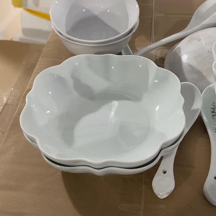 瓷片玉泥青瓷7英寸花边深盘两个，包邮