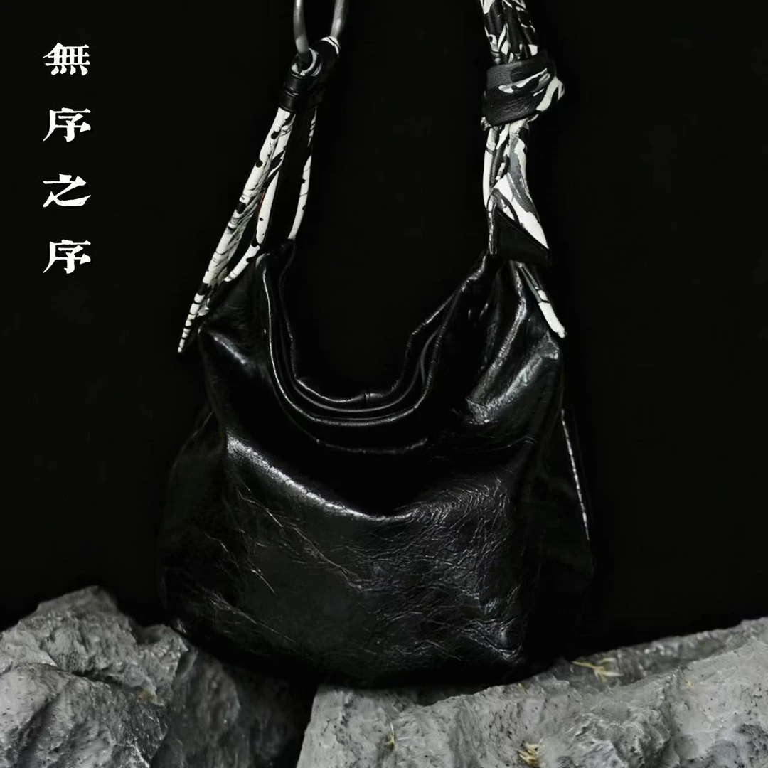 【无序之序】春夏新款时尚休闲斜跨黑色设计感小众个性真皮牛皮包