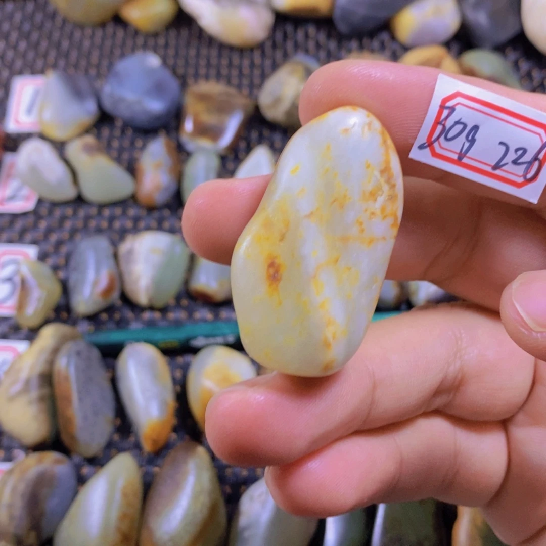 和田玉(糖玉)未镶嵌颈饰