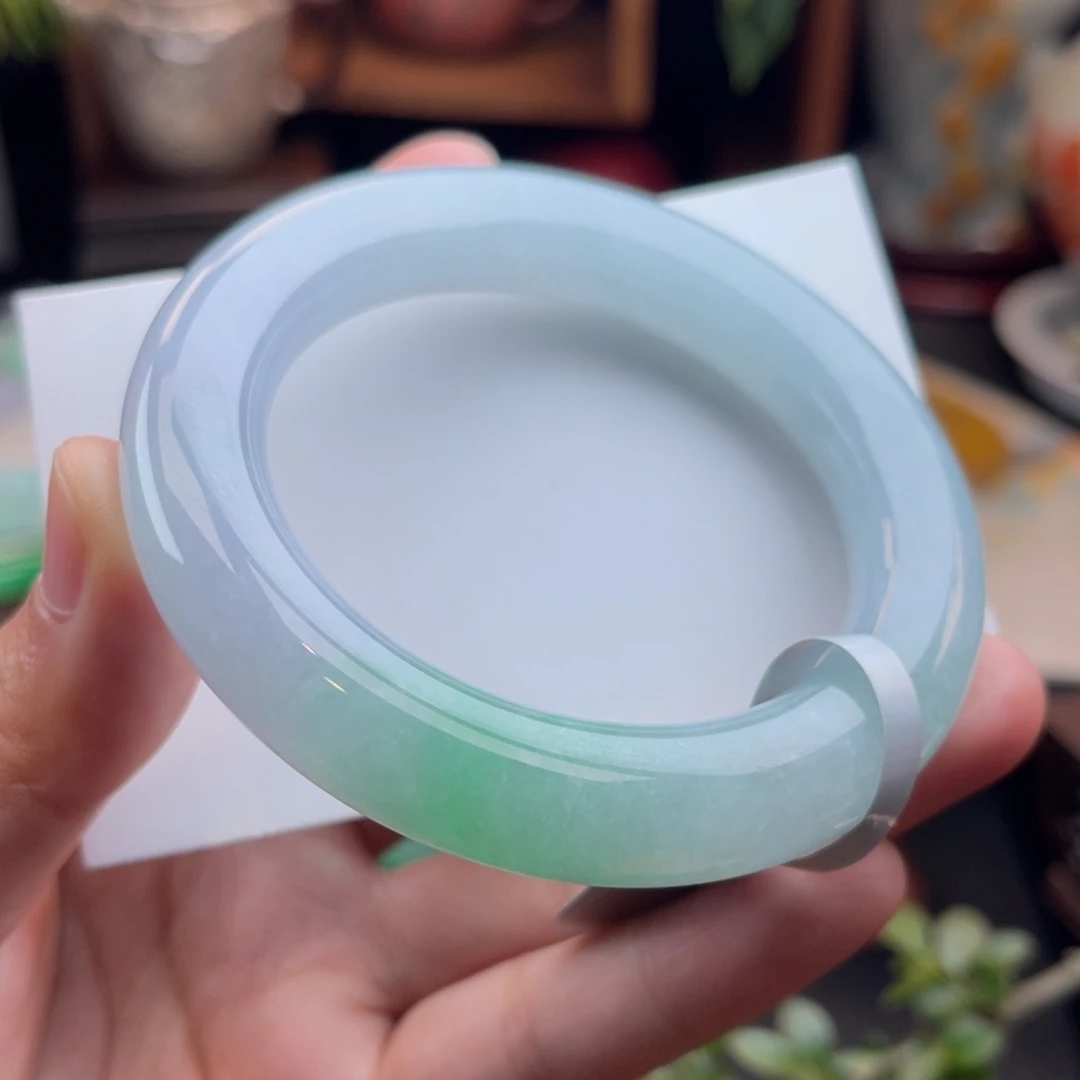 未镶嵌手镯翡翠春彩