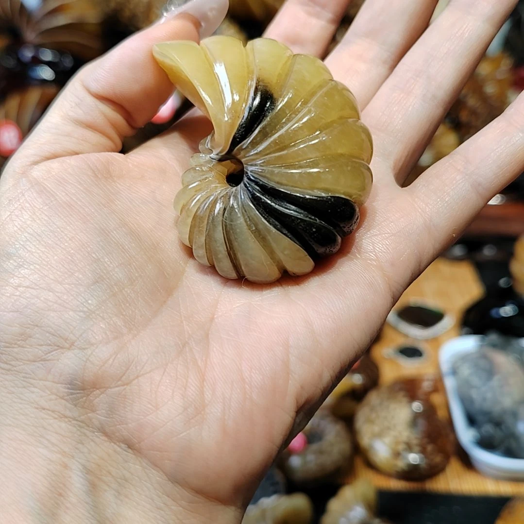 S****n玉海螺化石手把件吊坠