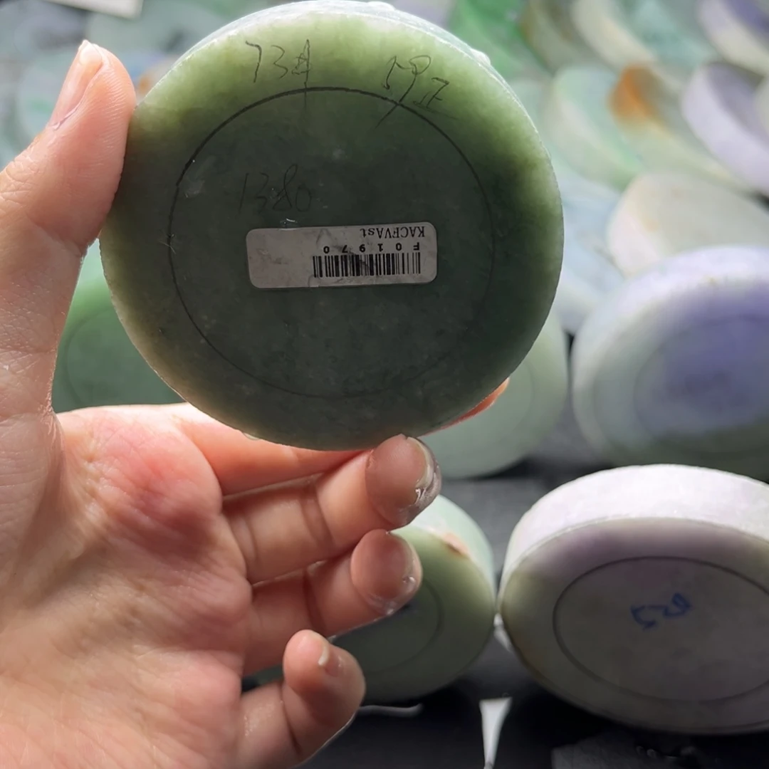 定制翡翠未镶嵌翡翠手镯