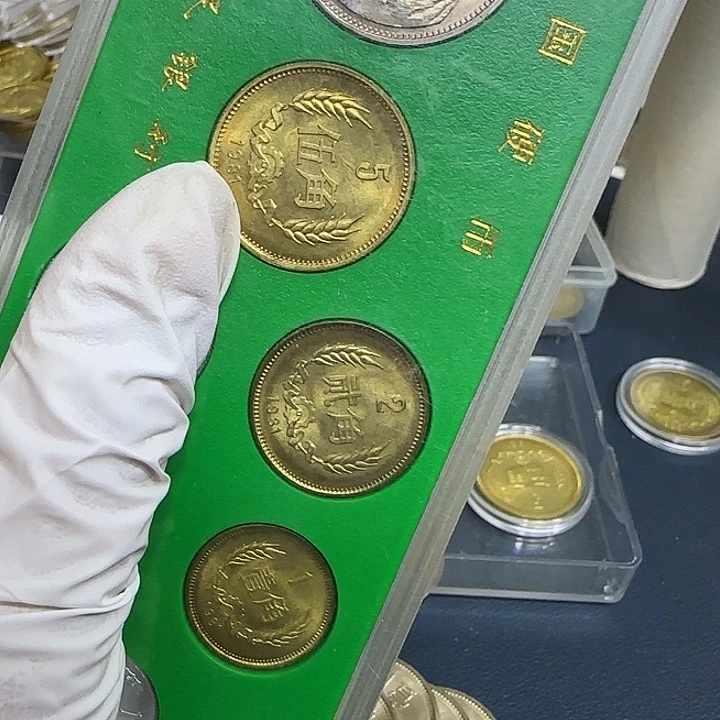 其他普通金属弓*张1981长城币人行盒