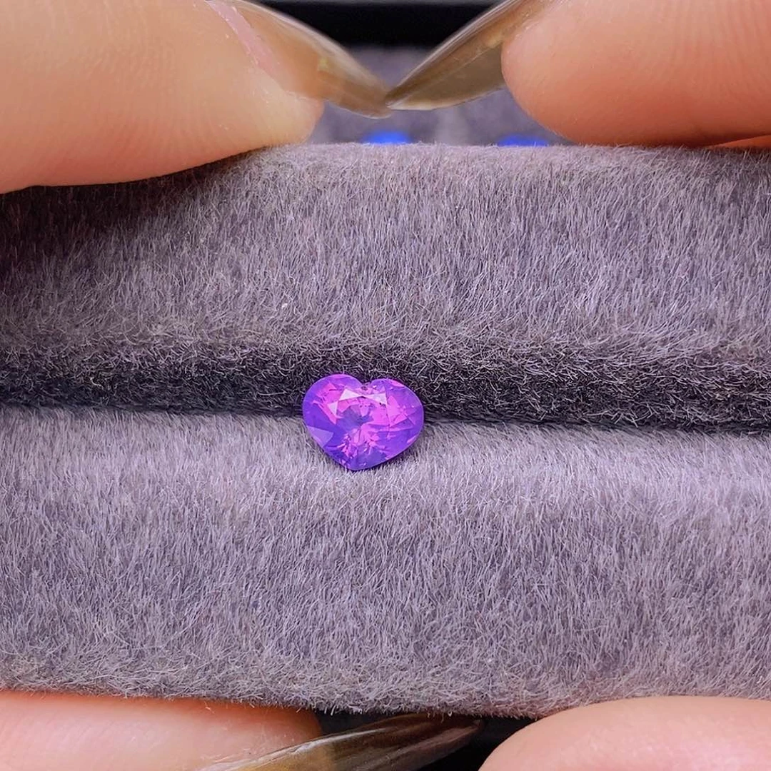 裸石蓝宝石CGRL无烧梦幻紫VB爱心1.31ct/0466