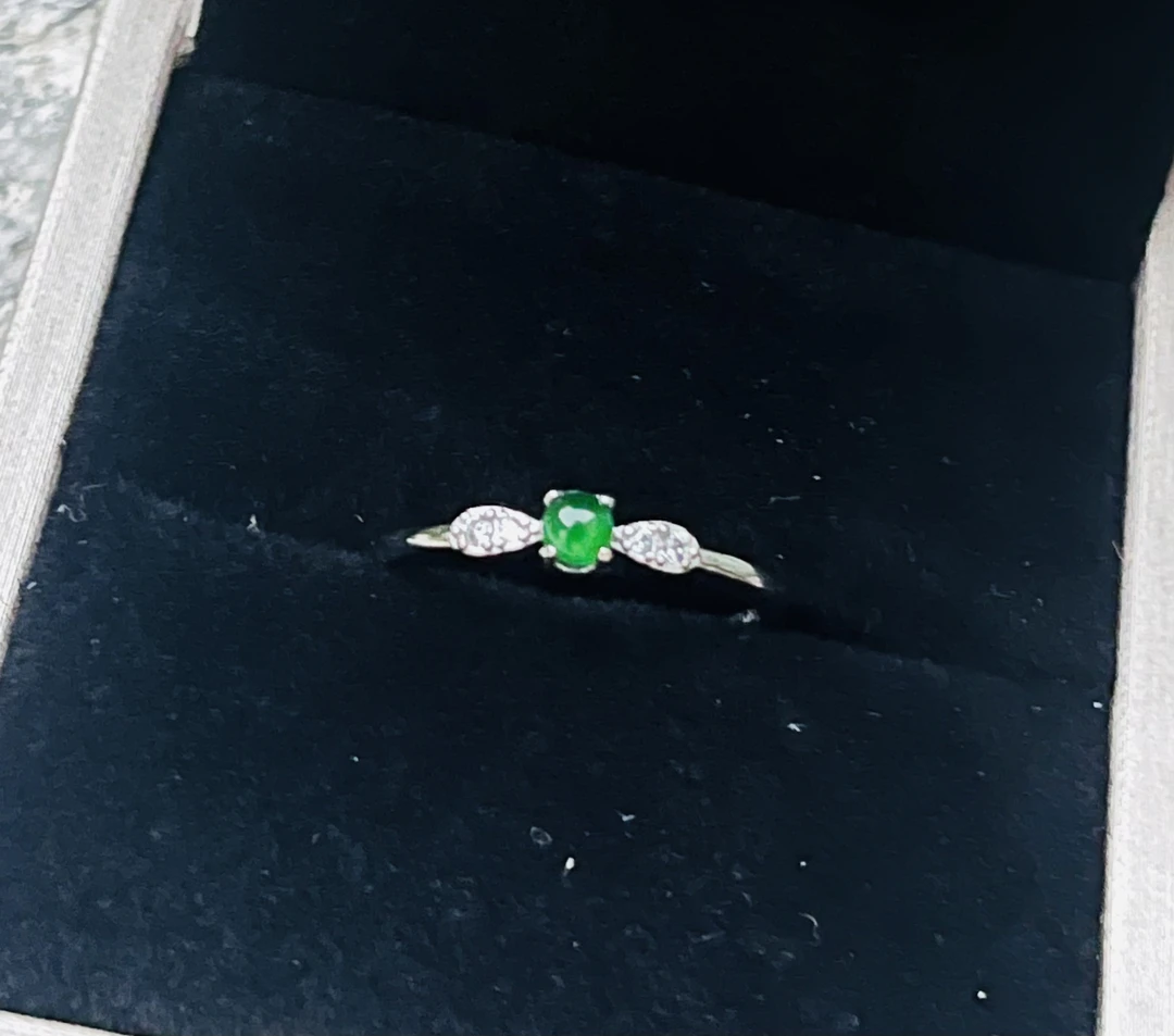 【缅甸手镯日记】缅甸手镯日记新简约绿蛋面戒指