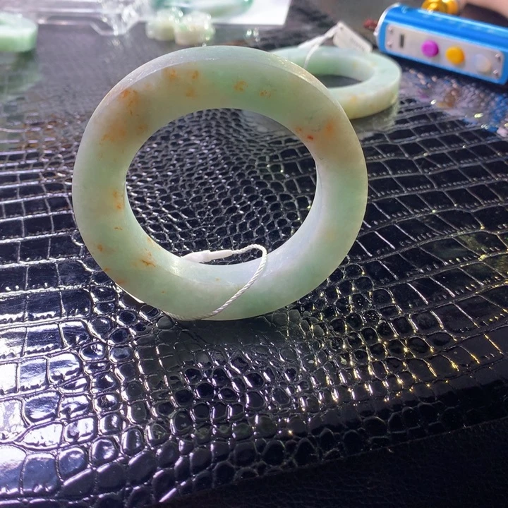 定制翡翠未镶嵌手镯