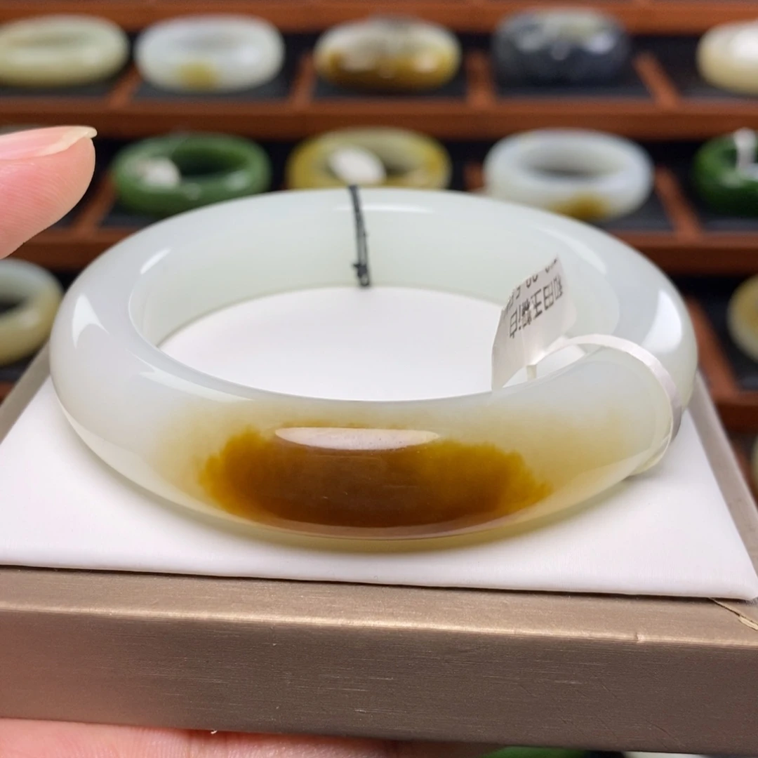 未镶嵌手镯和田玉（糖玉）