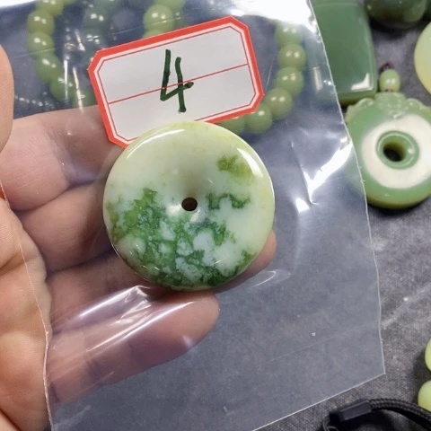 未镶嵌蛇纹石玉颈饰