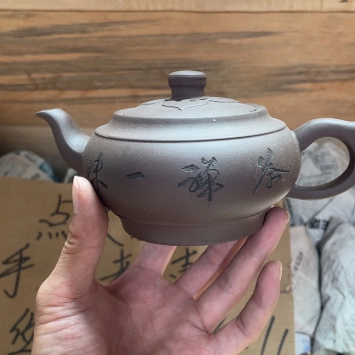 茶壶紫砂老厂紫砂壶一件。