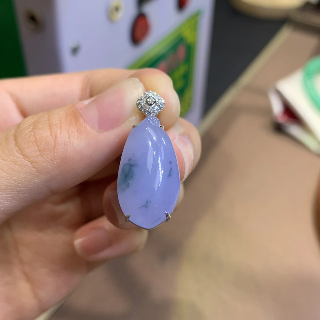 翡翠18K金镶嵌颈饰翡翠