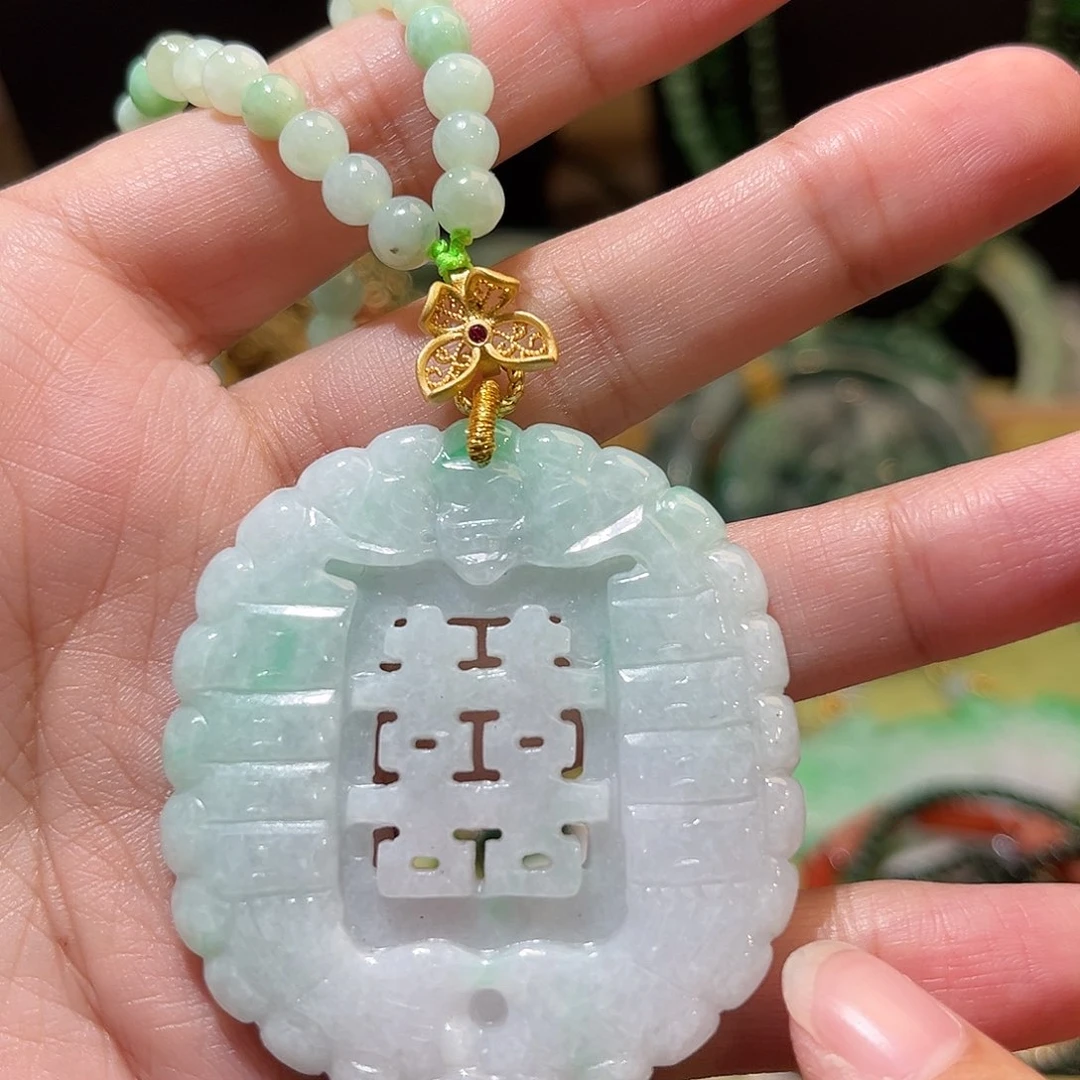 翡翠未镶嵌颈饰待编织