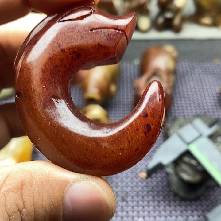 未镶嵌蛇纹石玉颈饰