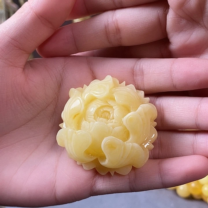 琥珀未镶嵌裸石牡丹花