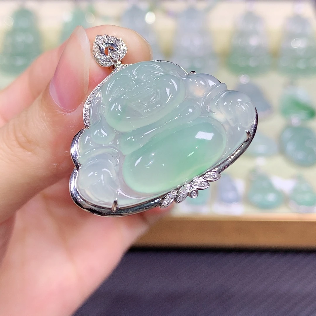 翡翠18K金镶嵌颈饰佛公