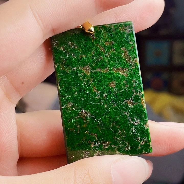 翡翠未镶嵌颈饰多样性