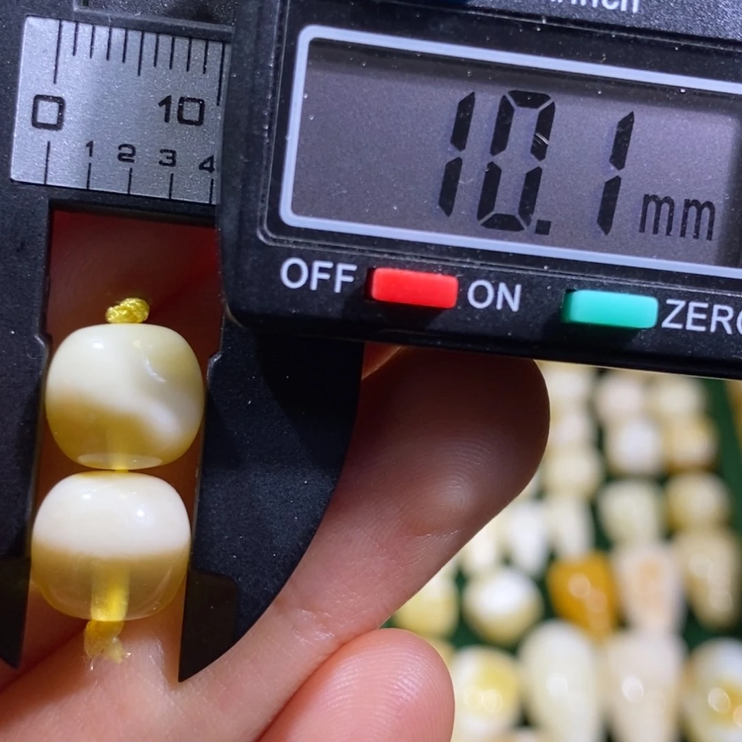 蜜蜡未镶嵌裸石配饰