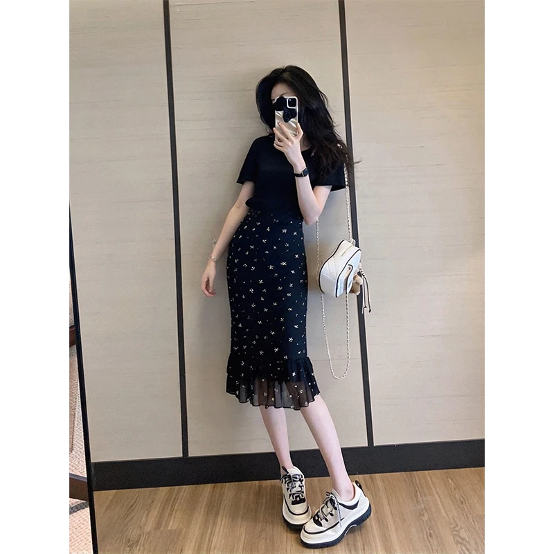 高级感夏装碎花半身裙黑色T恤上衣两件套时尚套装穿搭中长款夏装