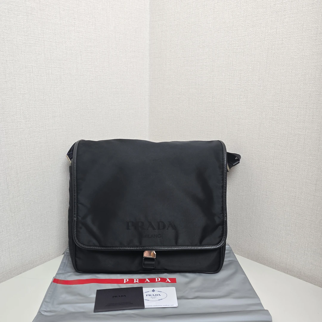 95新 Prada/普拉达 97新单扣尼龙邮差