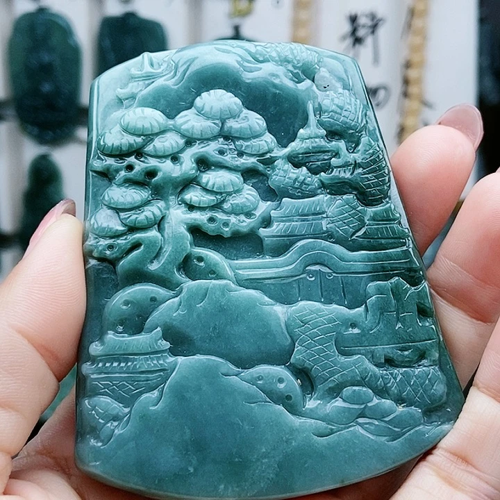 颈饰足铂镶嵌翡翠翡翠