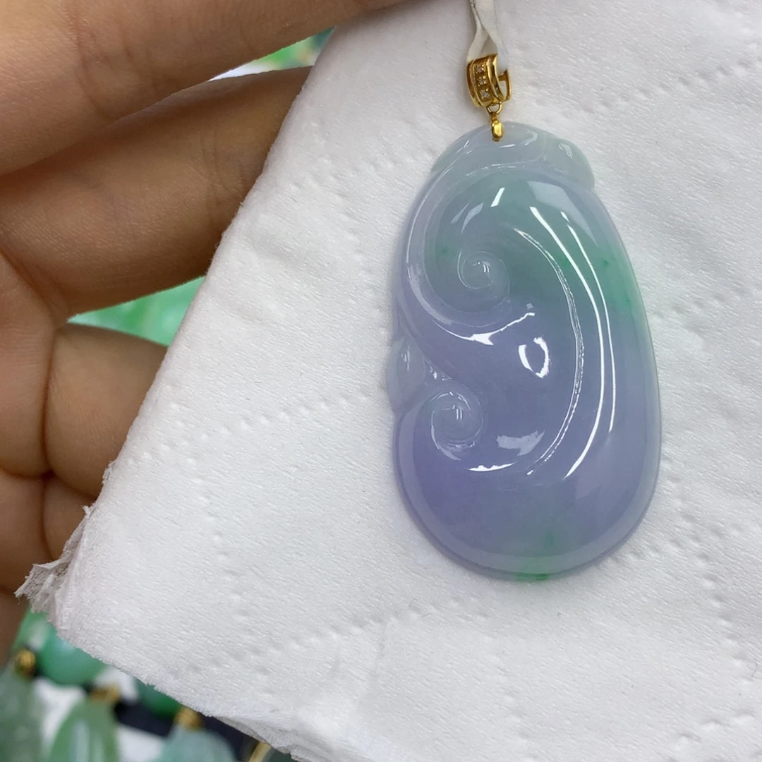 翡翠18K金镶嵌颈饰