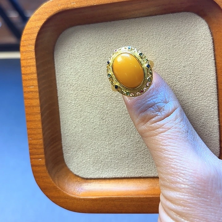 琥珀合金戒指宫廷