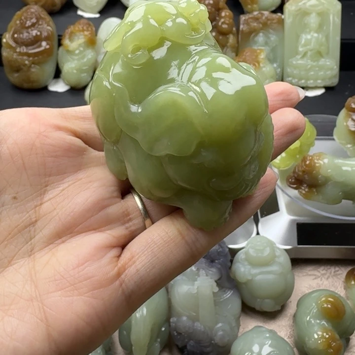 和田玉未镶嵌把件