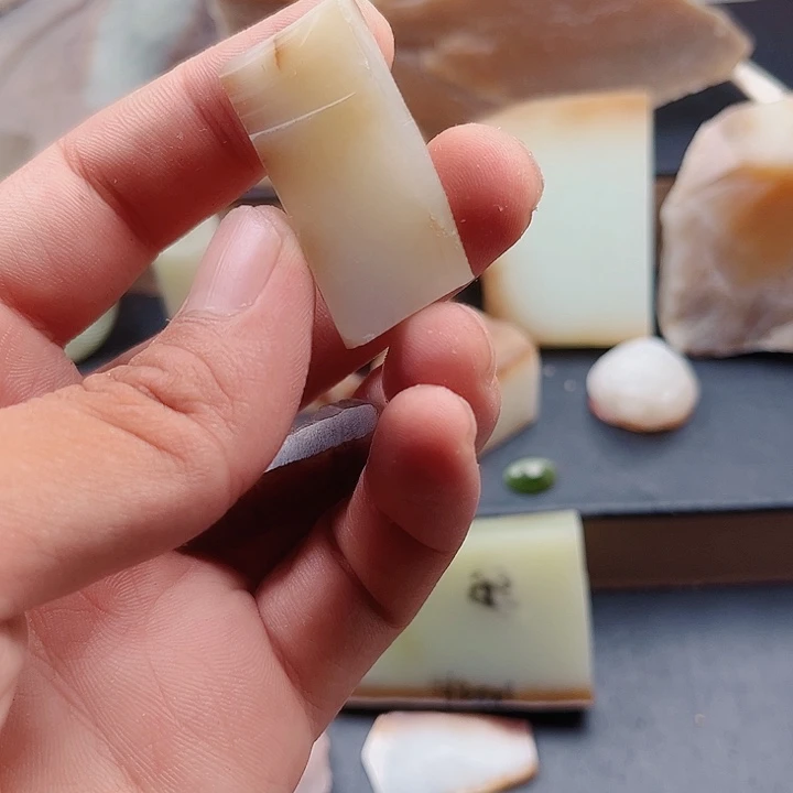 和田玉（糖玉）未镶嵌颈饰