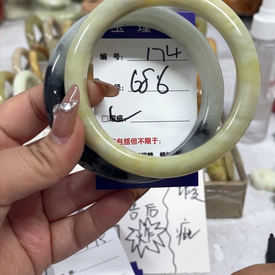 蛇纹石玉手镯未镶嵌