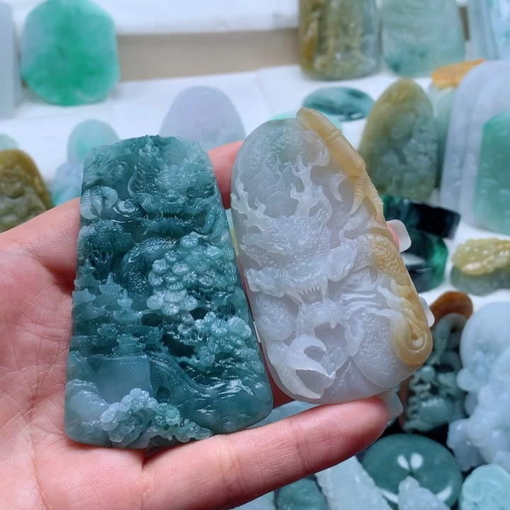 慎***独定制翡翠未镶嵌龙牌