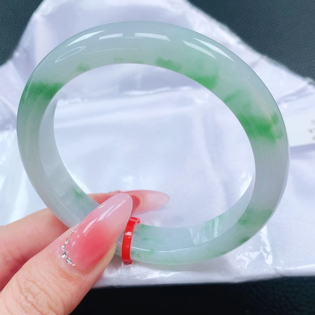 翡翠手镯未镶嵌56圈