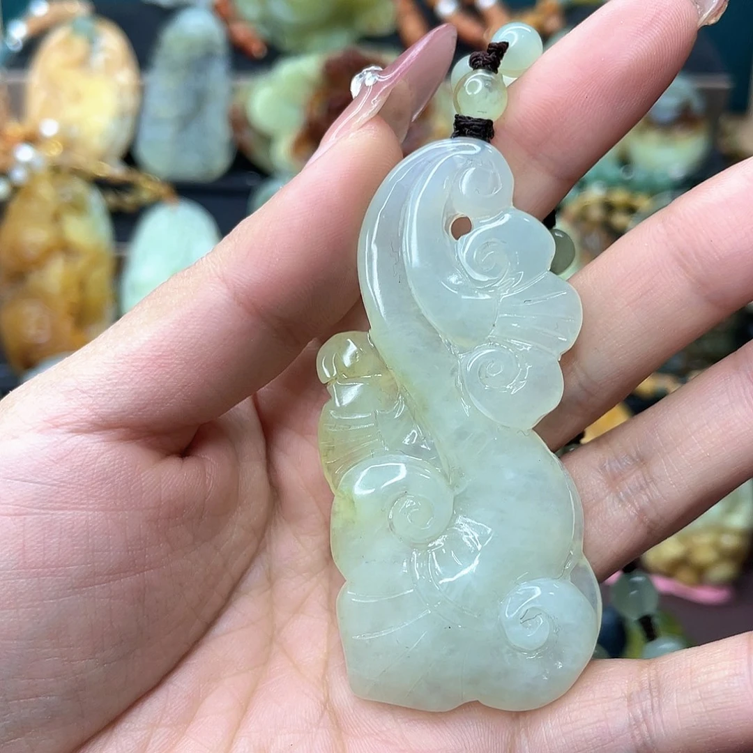 蛇纹石玉颈饰未镶嵌