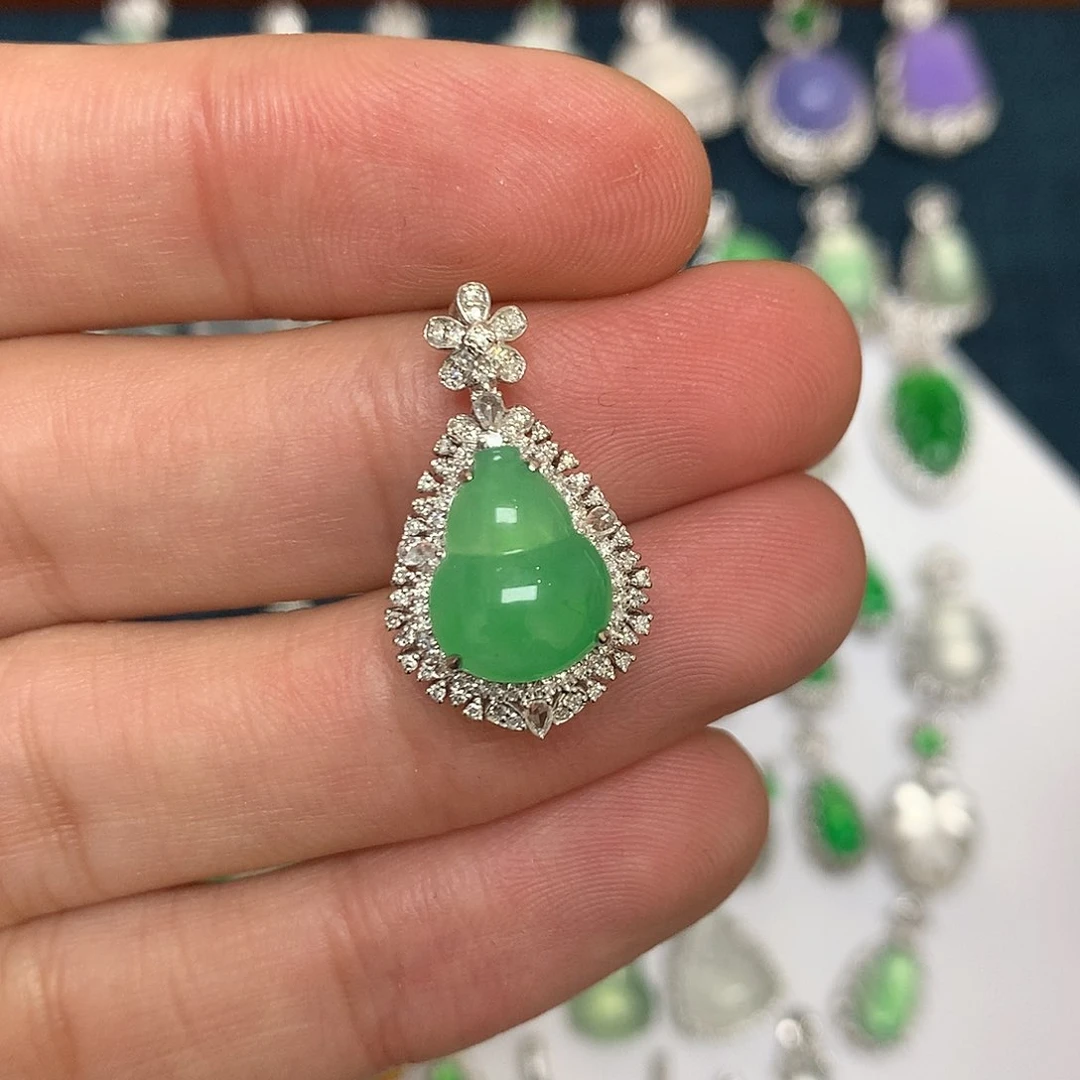 翡翠吊坠(不含链)18K金镶嵌绿葫芦