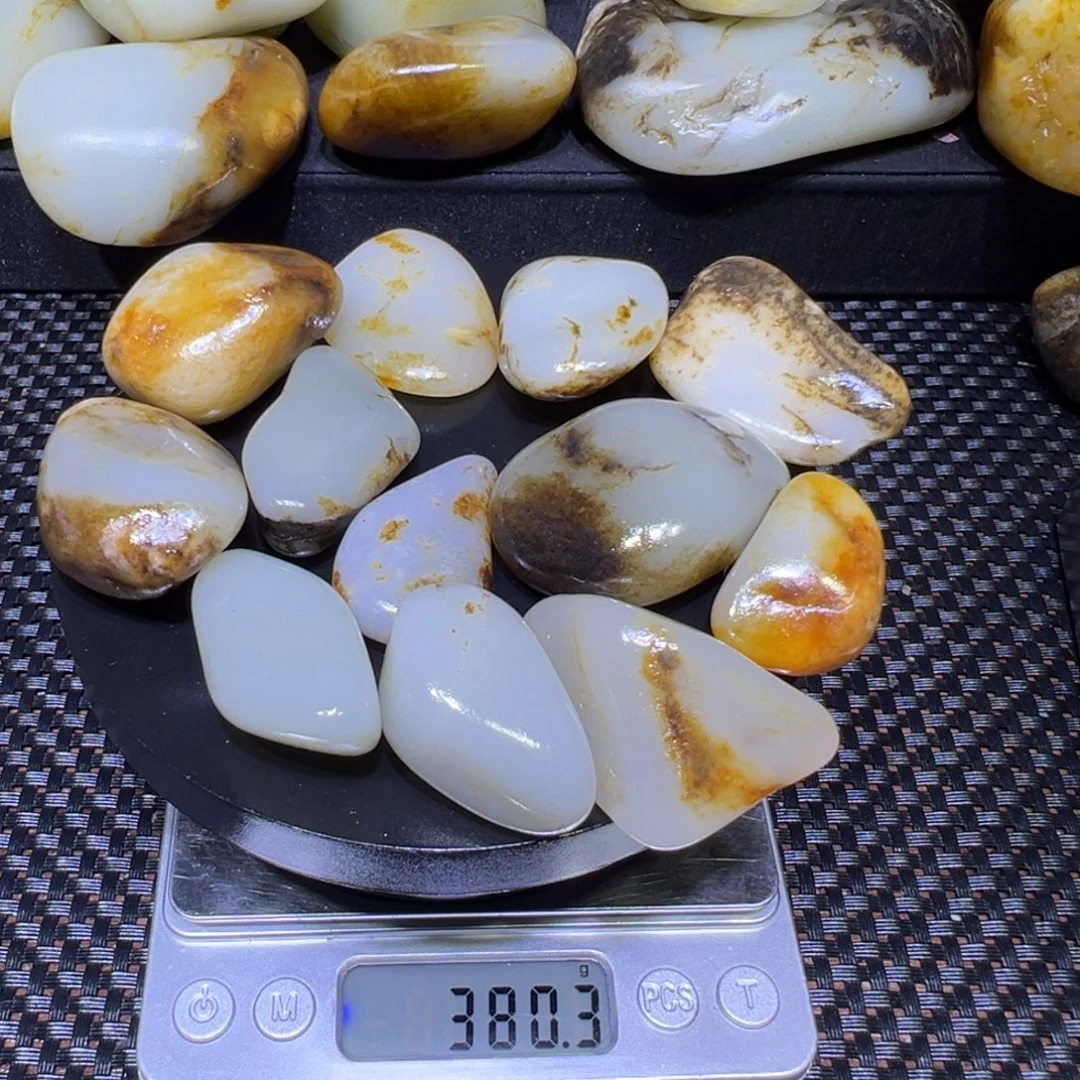 和田玉（子料）未镶嵌吊坠(不含链)380克