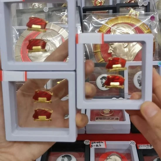 其他普通金属?****?红色收藏纪念章3个