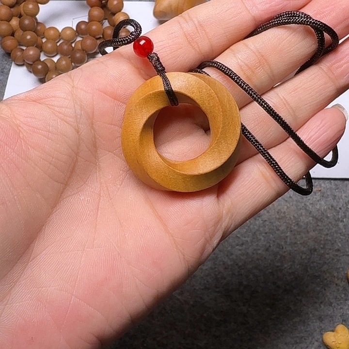 无事牌檀香木老山檀香雕刻跑环吊坠