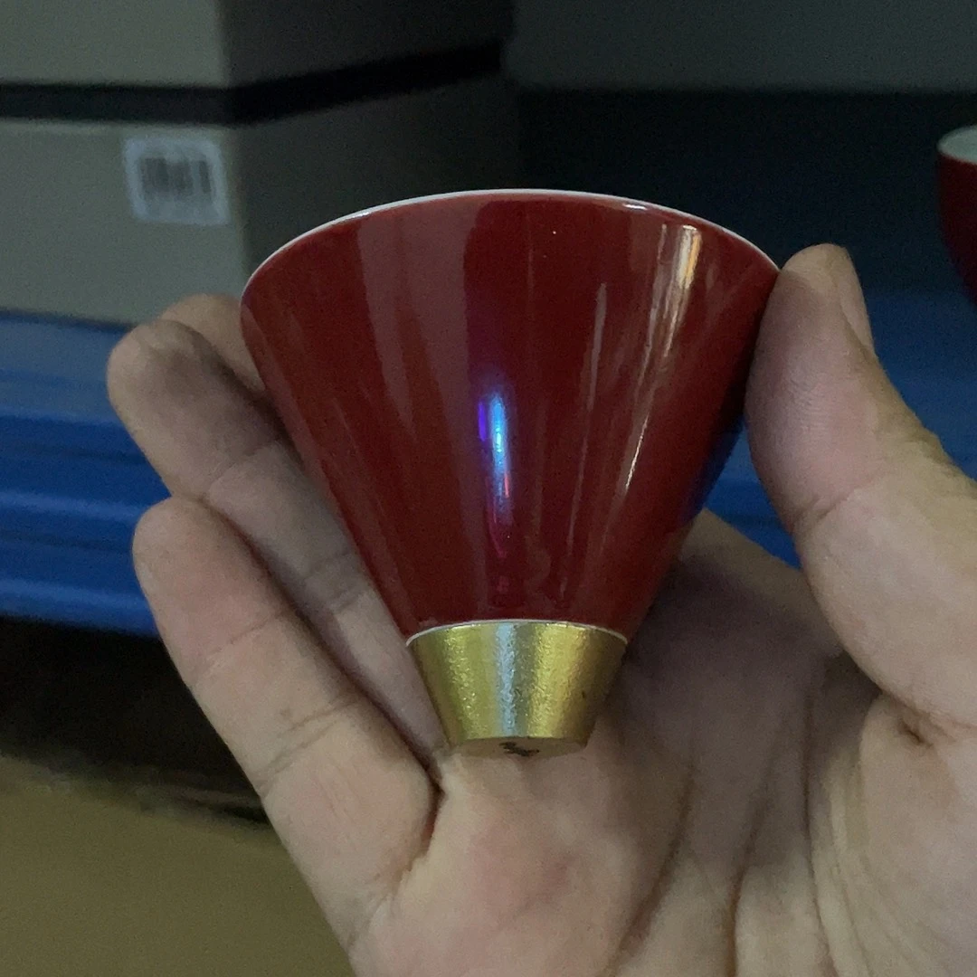 搪瓷杯子里还有很多东西