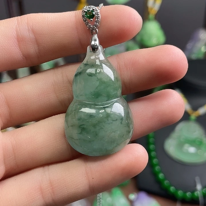 翡翠未镶嵌吊坠(赠链)