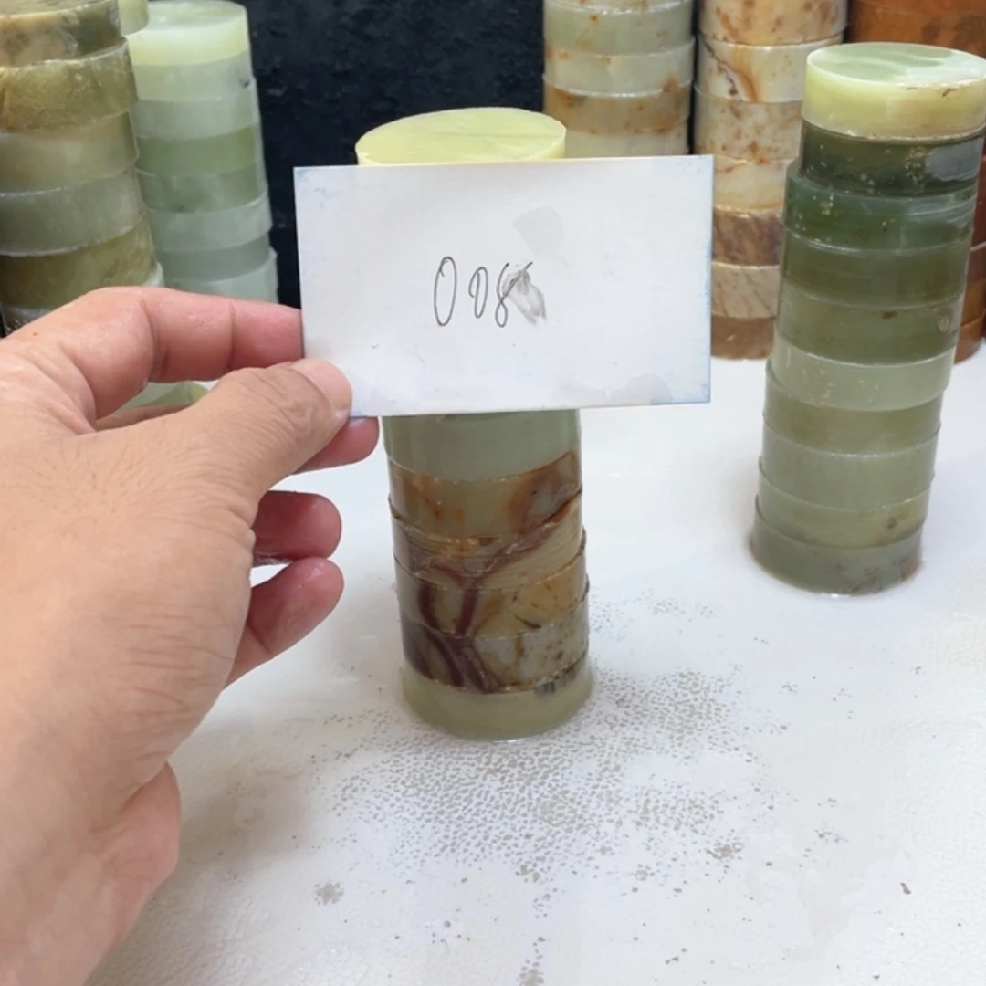【闪购商品】蛇纹石玉未镶嵌珠宝半成品啊****)