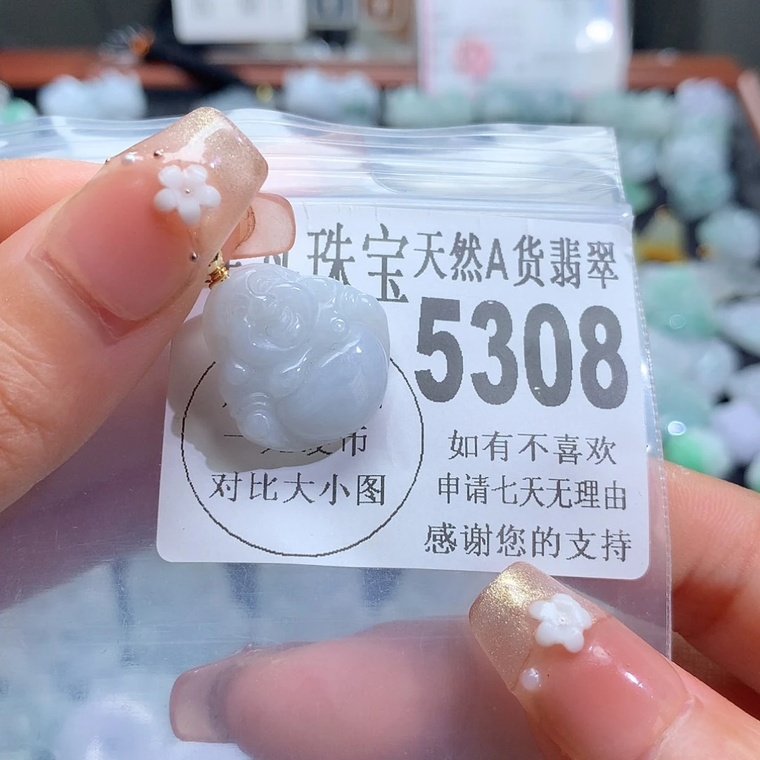 翡翠未镶嵌颈饰，