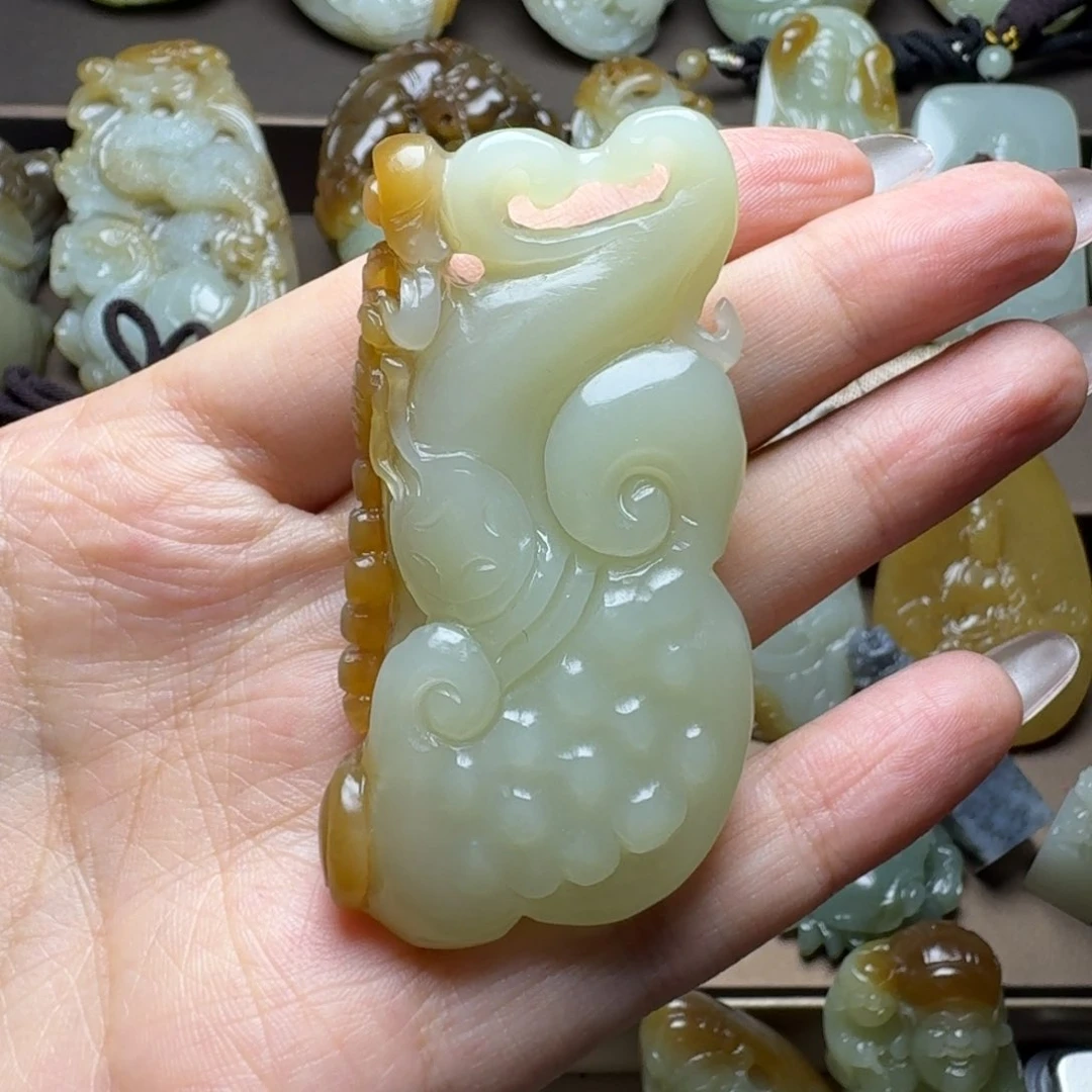 和田玉未镶嵌颈饰拉****店