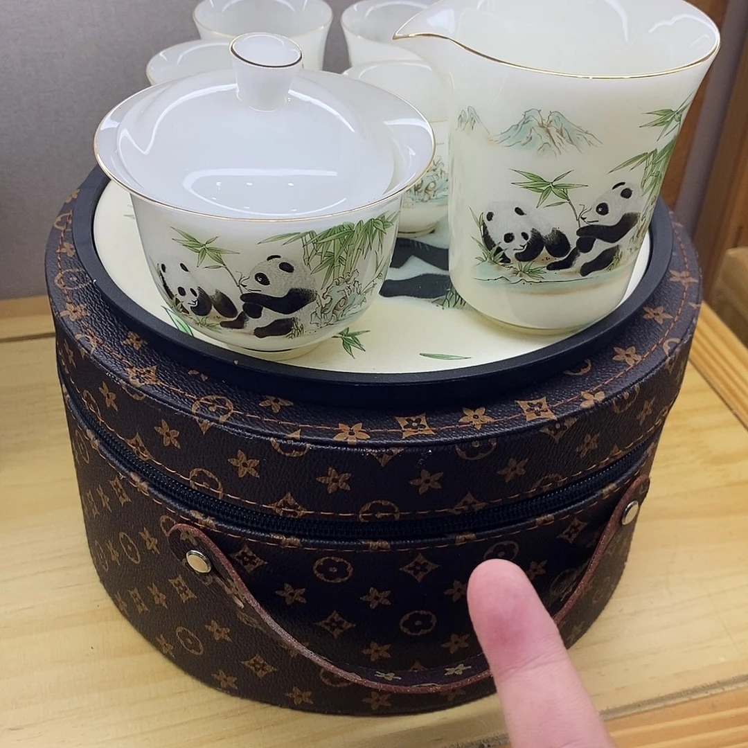 盖碗里的水煮开后放入